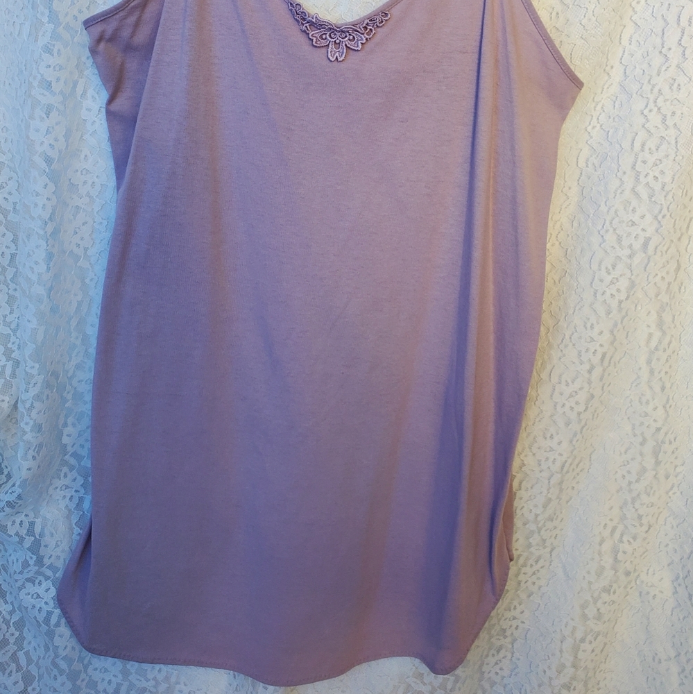 Petra Fashions Cotton blend shirttail hem Chemise,  medallion,  1X Lavender - Picture 4 of 11